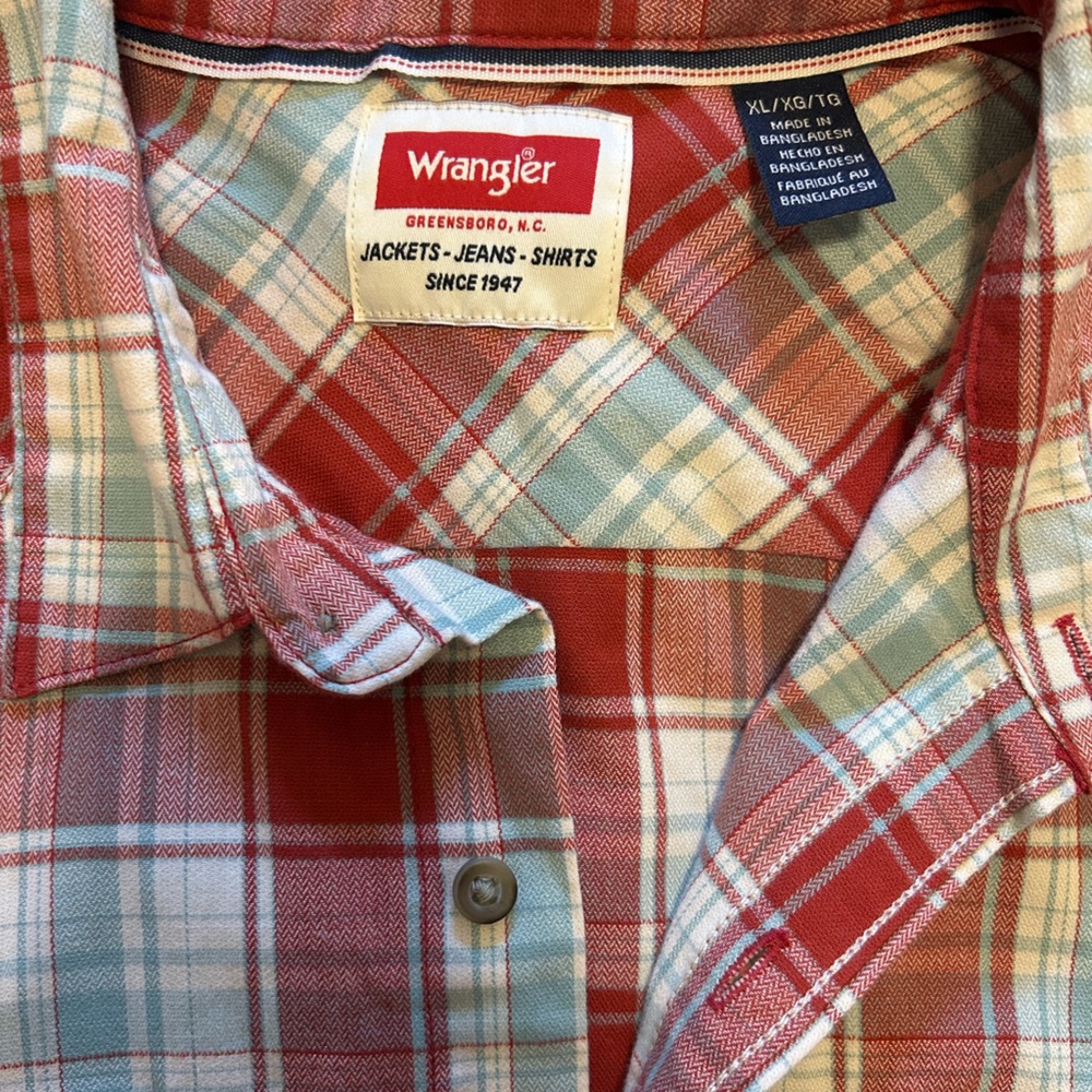 Wrangler Men's Red and Light Blue Plaid Shirt - Picture 5 of 9